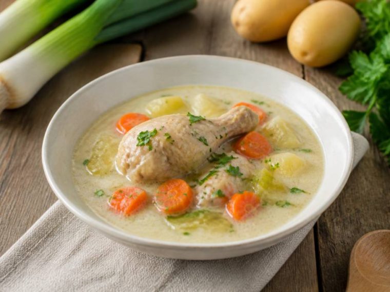 Waterzoï de poulet recette traditionnelle : plat belge mijoté et onctueux
