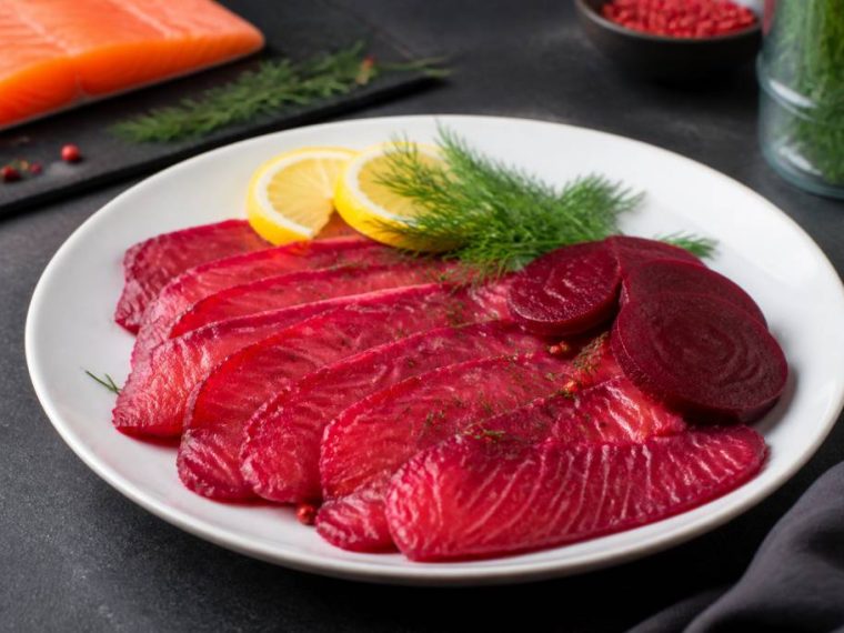 Saumon gravlax betterave : recette facile pour un effet chef