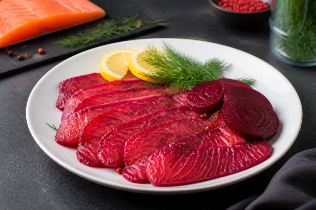 Saumon gravlax betterave : recette facile pour un effet chef