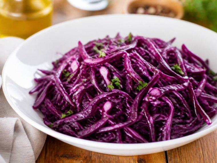 Assaisonnement chou rouge cru : idées pour relever votre salade