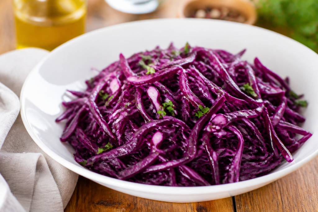 Assaisonnement chou rouge cru : idées pour relever votre salade